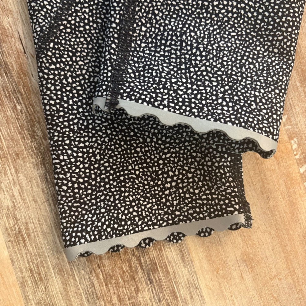 Lululemon Tight Stuff Tight II Black White Dot Splatter Leggings Sz 6 Reflective - Picture 8 of 11